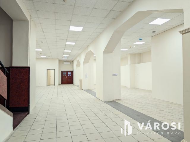 Belvárosi  2 szintes üzlethelyiség kiadó!