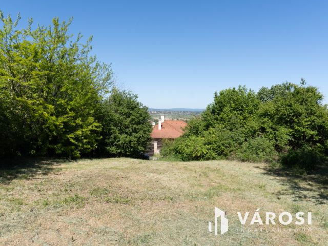 Panorámás telek Pomázon