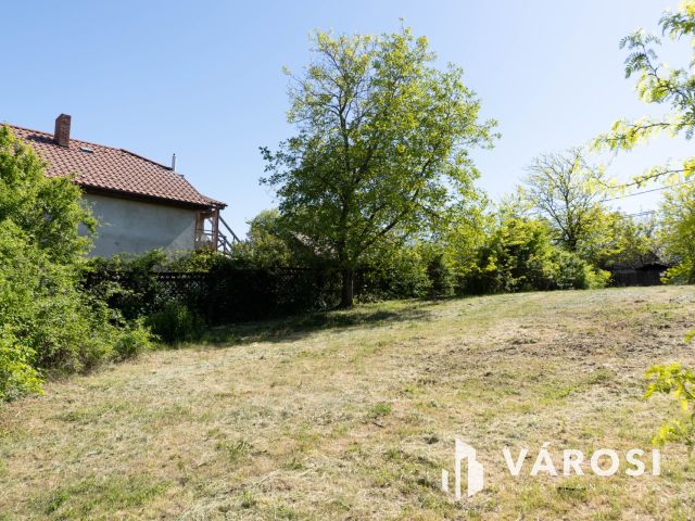 Panorámás telek Pomázon