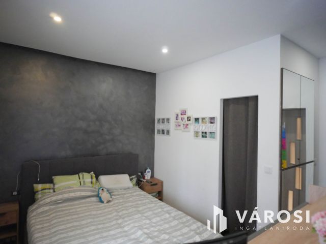 108 m²-es különleges otthon saját udvarral