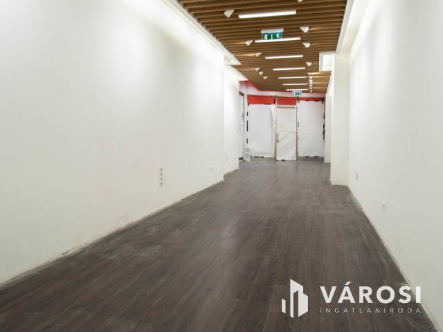 WestEndben a legjobb helyen 50 m2-es üzlet kiadó