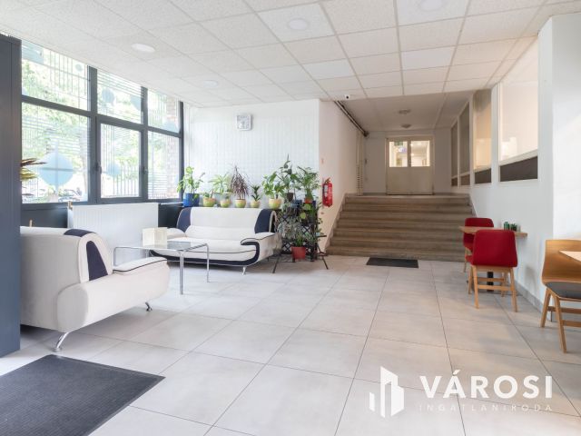 Fáy utcai felújított iroda:48 m2, 2 helyiség,saját teakonyha