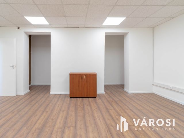 Fáy utcai felújított iroda:48 m2, 2 helyiség,saját teakonyha