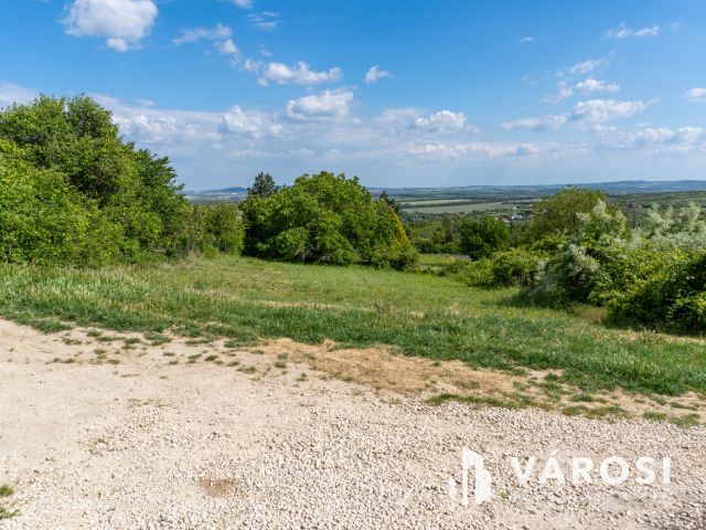ZSÁMBÉKI ZÁRTKERT PANORÁMÁVAL