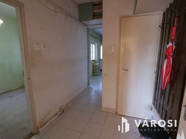 Kis ház keresi vállalkozó kedvű lakóját