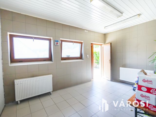 Családi ház - vállalkozási lehetőséggel