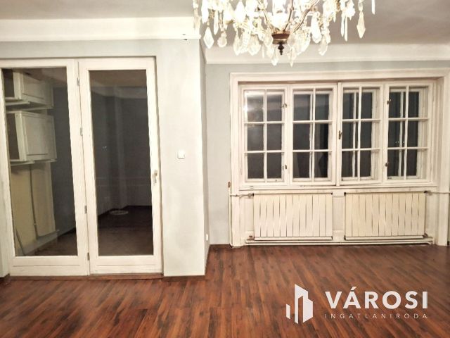 Nagypolgári villa parkosított kerttel, Dunai panorámával