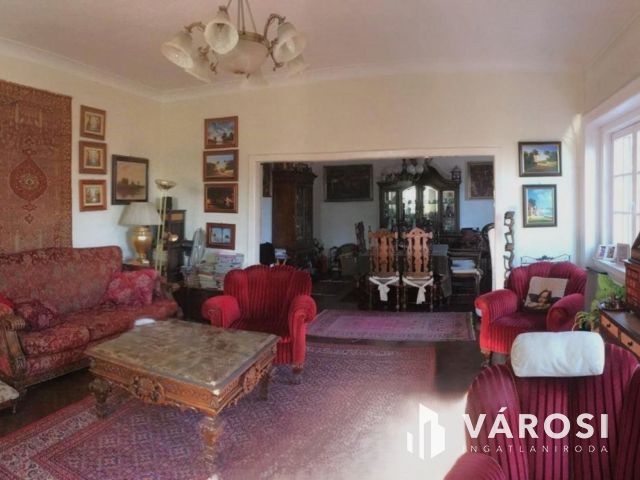 Nagypolgári villa parkosított kerttel, Dunai panorámával