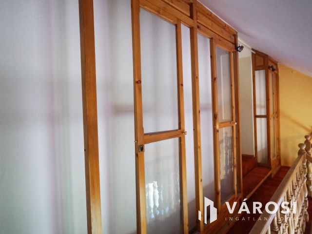 Két generációs családi ház a városközpontban eladó
