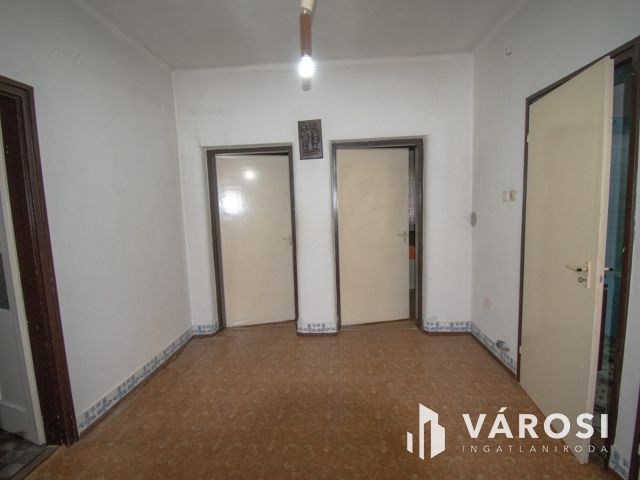 Győr-Szentivánon családi ház, dupla garázzsal