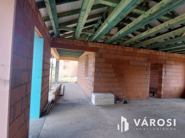 Kicsi lakópark- új házak Debrecen északnyugati részén