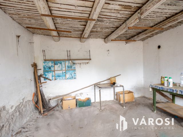 Jó állapotú vályogház Kisteleken eladó