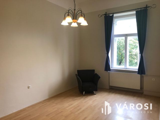 Jó állapotú 74nm-es lakás, Szombathely belvárosában