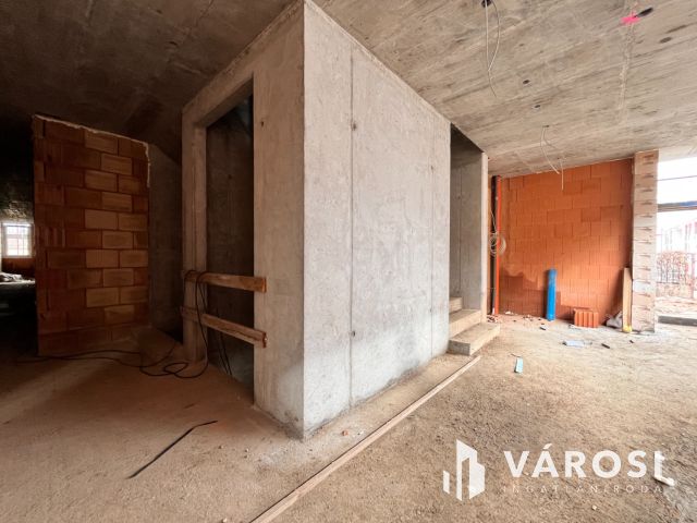 Nagy kertkapcsolatos lakás - akár családoknak is