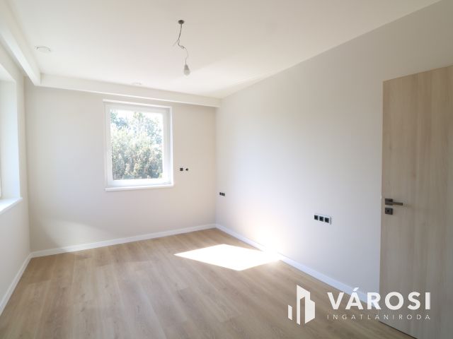 Baktói ikerház,minőségi kulcsrakész kivitelben.